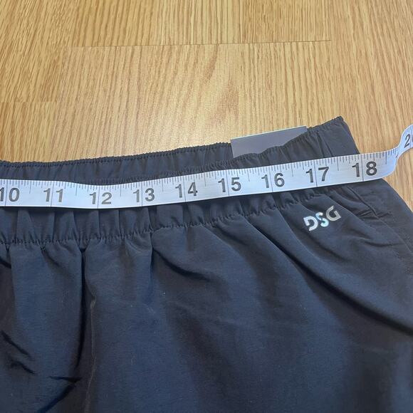 DSG Notched Woven Shorts, XL - Picture 4 of 8